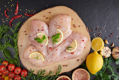 Cocine una pechuga de pollo delgada