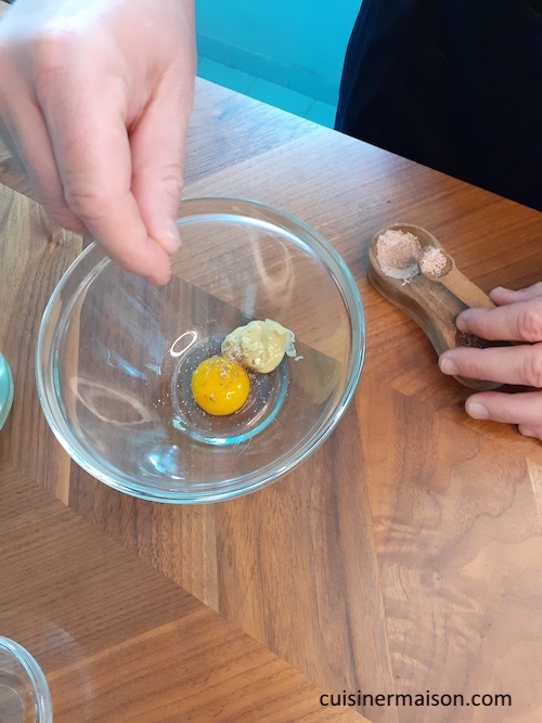 Pasos de receta: salsa con huevo y mostaza