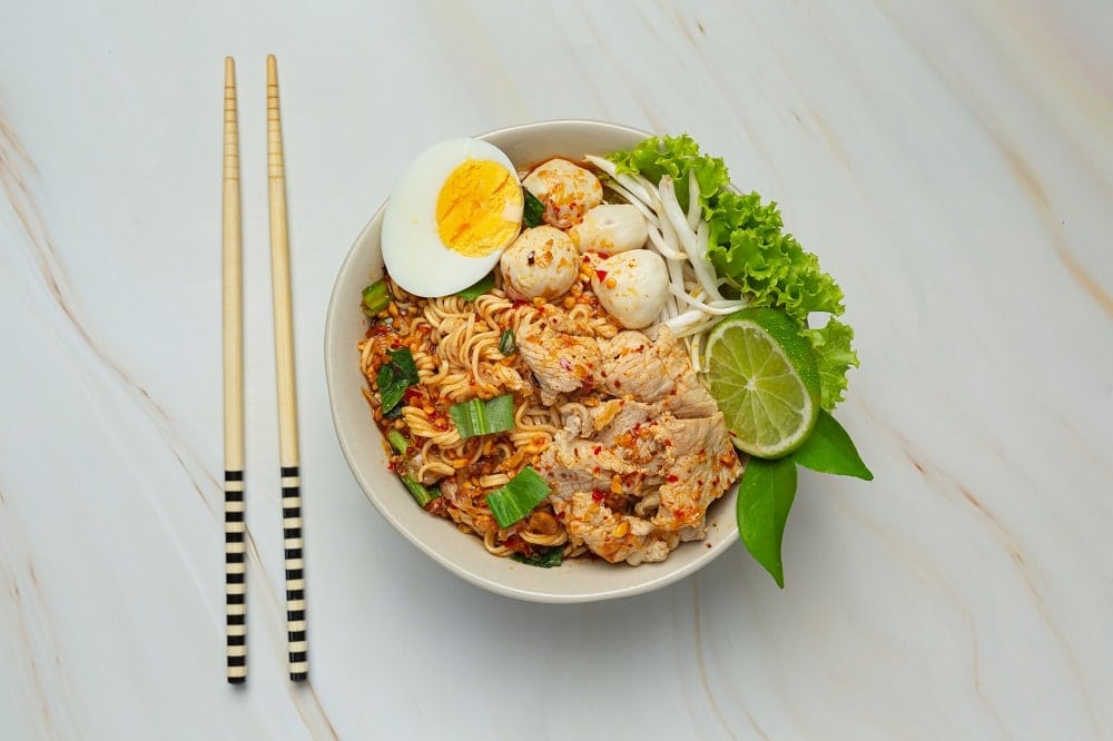 Cómo hacer fideos con huevo