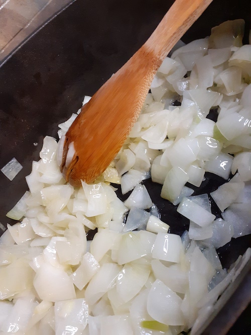 Saltea las cebollas