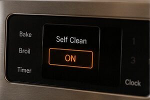 ¿Puedes apagar un horno que se limpia automáticamente durante el ciclo?