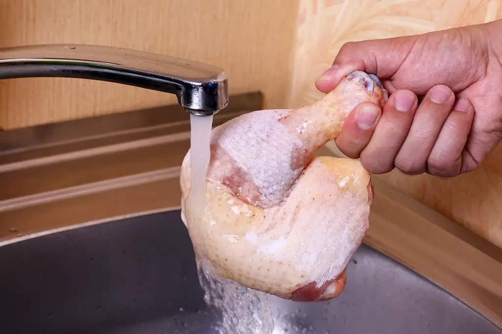 Los 5 métodos más seguros y eficaces para cortar el pollo congelado en casa.